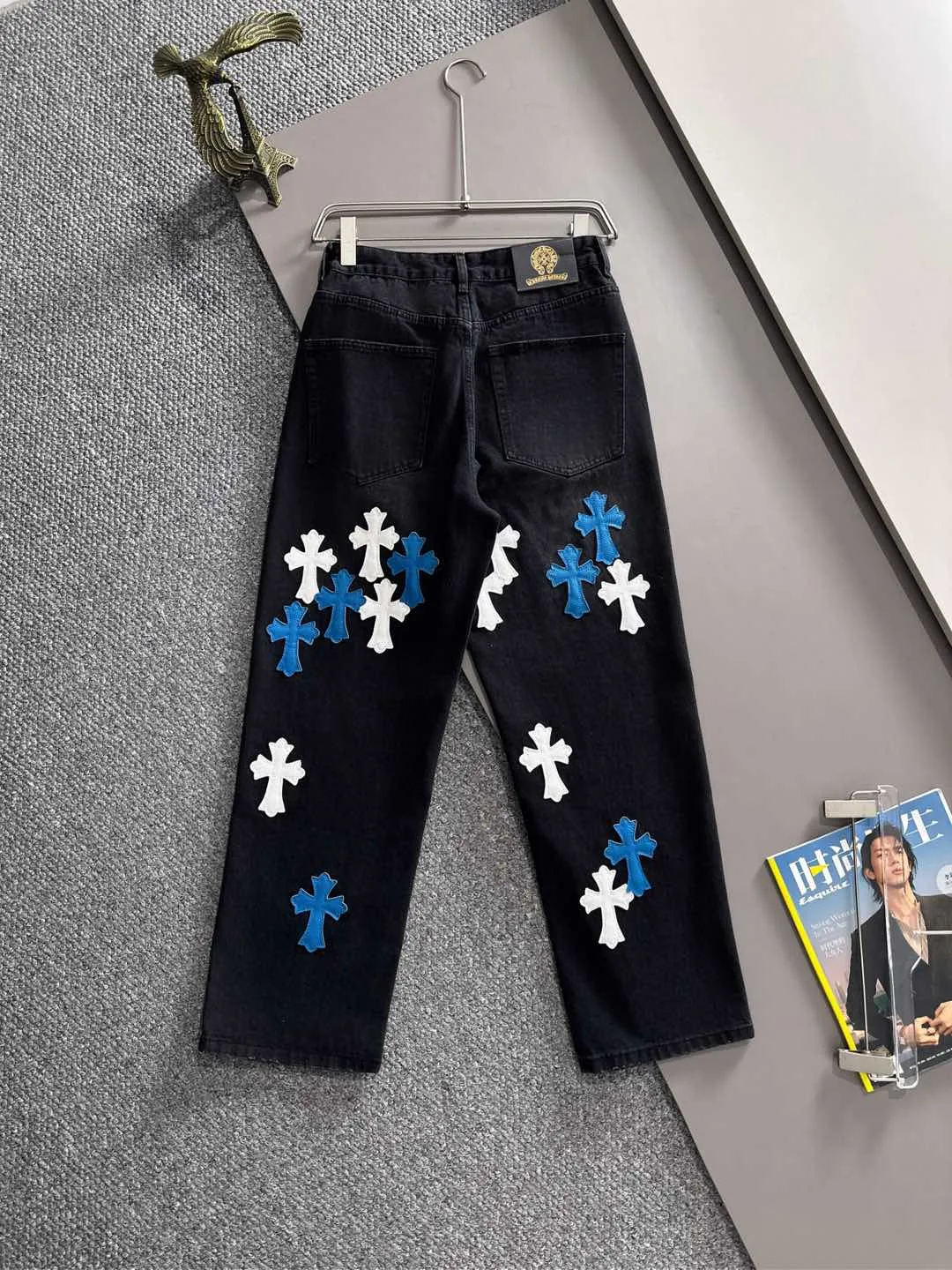 🅿️400 Croxin 2025 summer loose wide-leg jeans straight trousers, the trend in the trend! Many fashion bloggers control the upper body. The water is woven from imported Japanese Denim plain cotton denim fabric. It has three standards, is soft, delicate, comfortable and breathable. The color has a modern and fashionable vicissitudes. The upper body is versatile and fashionable! Light luxury, a must-have item for daily commuting! Size: S-3XL (please state your height and weight when placing an order)